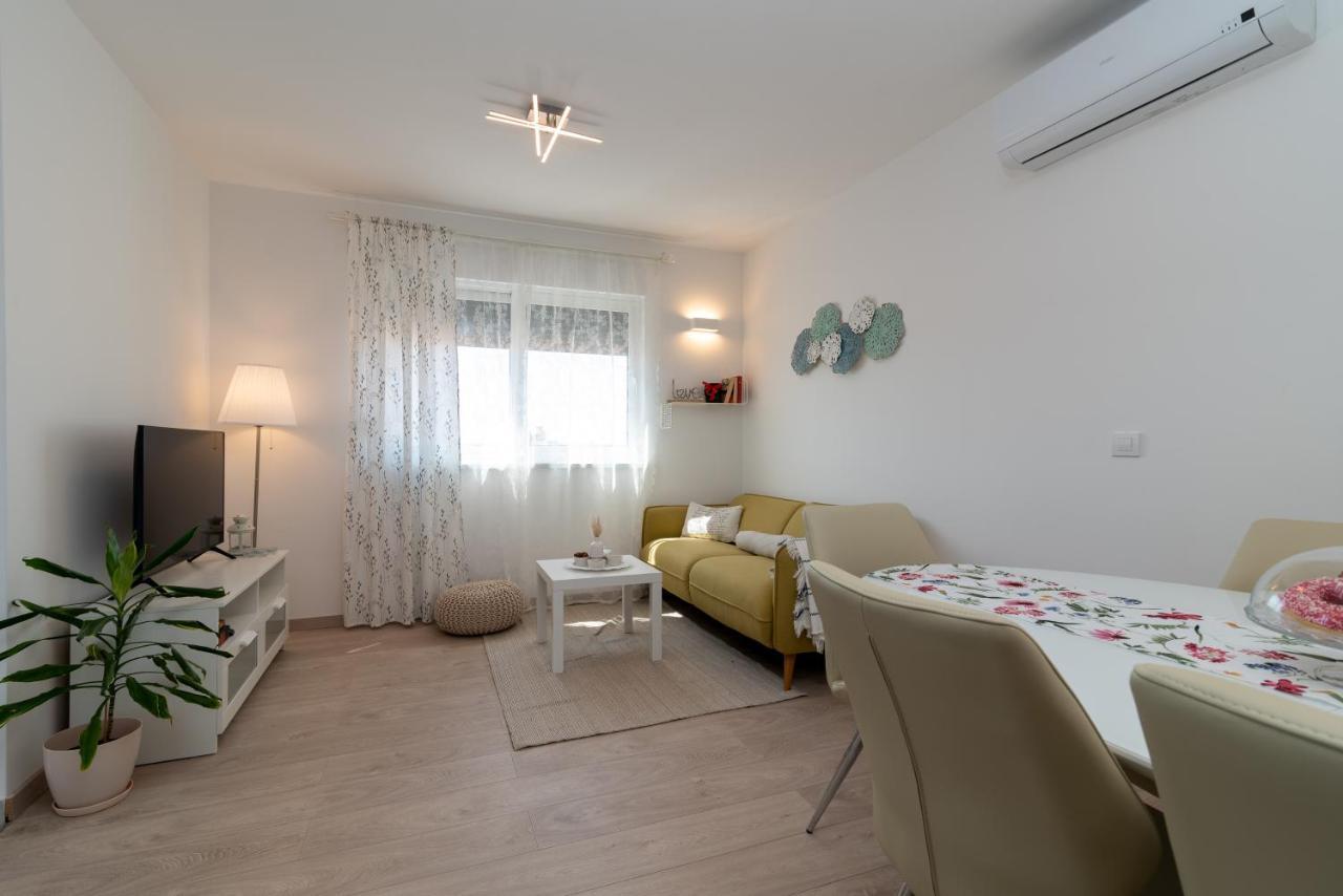 Apartman Lotos Apartamento Trogir Exterior foto