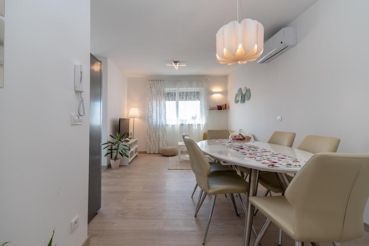 Apartman Lotos Apartamento Trogir Exterior foto