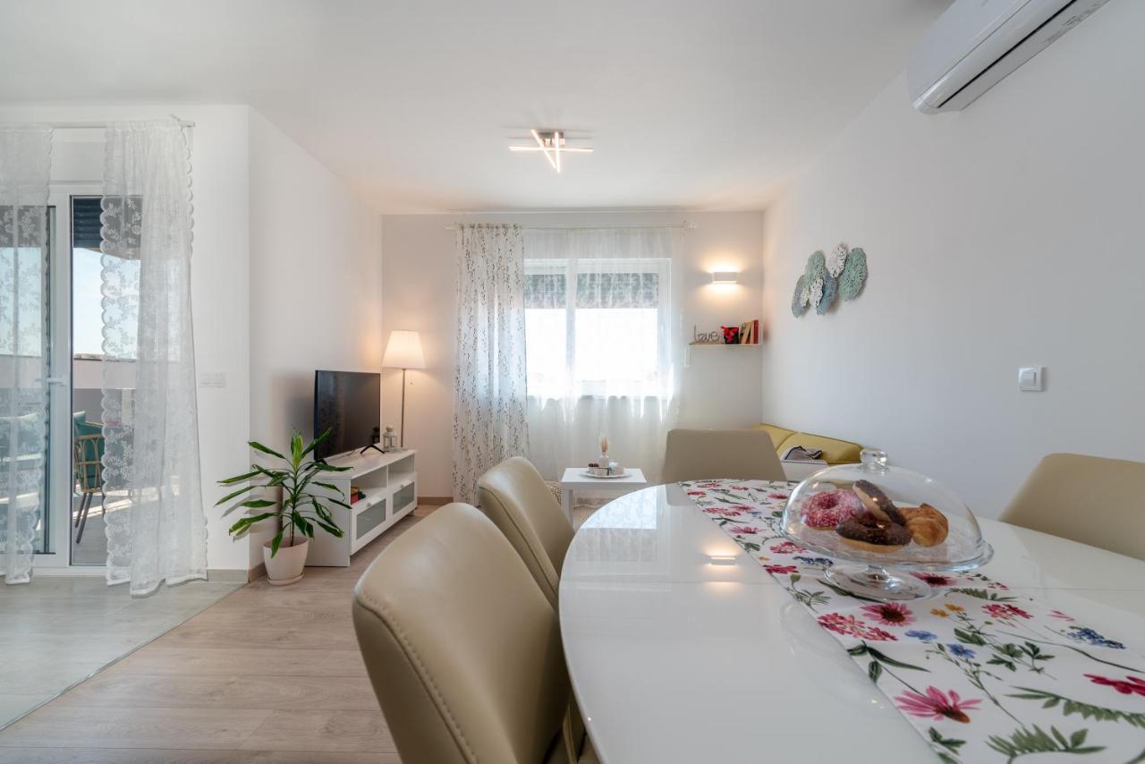 Apartman Lotos Apartamento Trogir Exterior foto