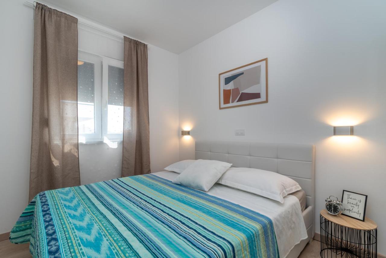 Apartman Lotos Apartamento Trogir Exterior foto